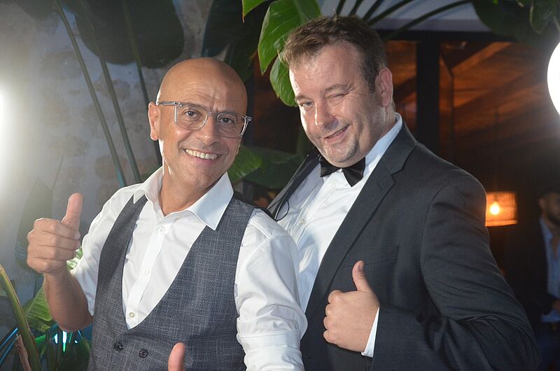 Spaß nach der Preisverleihung: Ender Karadag und Stefan Heimerl (Senior Manager Sales and Distribution)