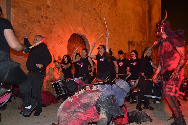 … und einer lauten Batucada-Samba-Band