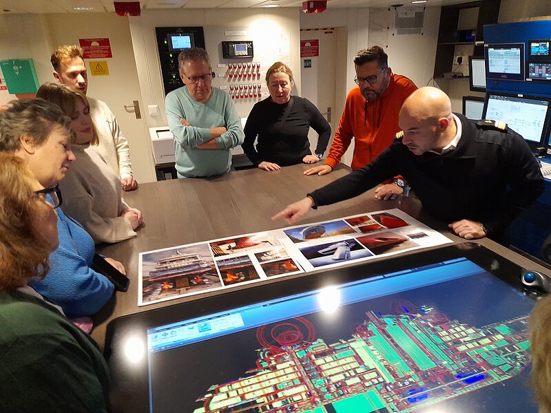 Und im Maschinenkontrollraum erfuhr die Gruppe Wissenswertes über den LNG- und Batteriebetrieb des hybriden Eisbrechers