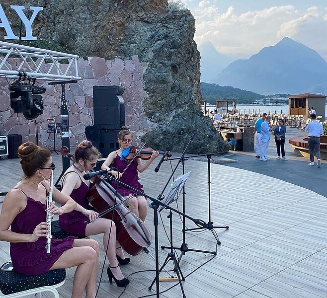 Den Eröffnungs-Cocktail gab es im stylishen NG Phaselis Bay…