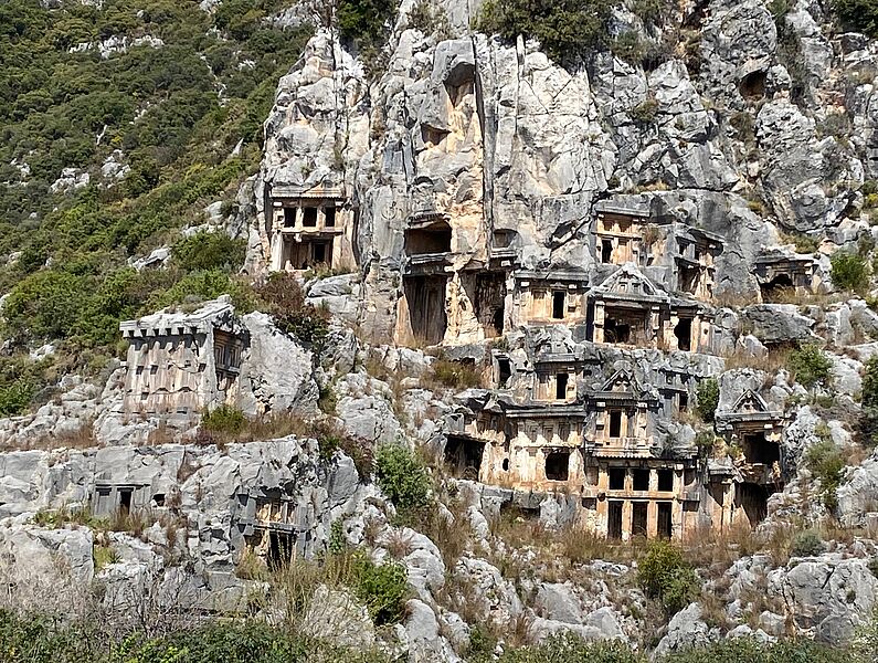 Einer der Ausflüge führte zu den Felsengräbern in Myra