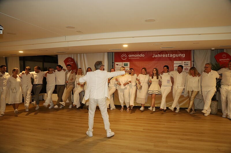 … mit anschließendem Sirtaki-Tanz