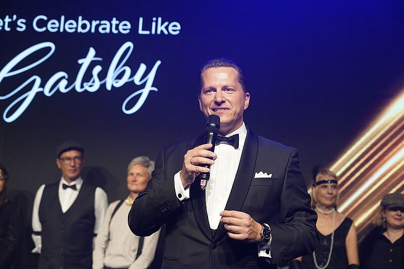 Auf der "Gatsby"-Party begrüßte Benjamin Jacobi, Vertriebschef von TUI Deutschland, die Tagungsteilnehmer