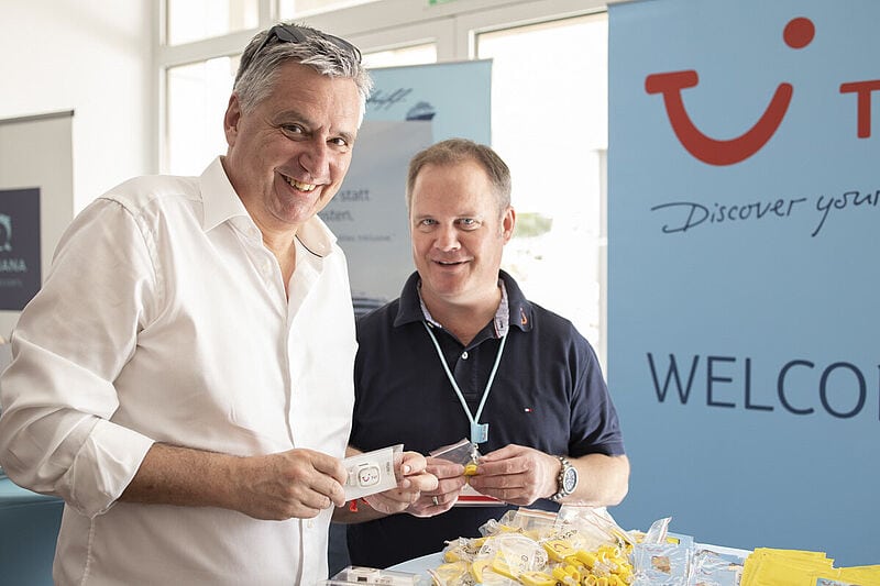 und bei TUI Deutschland, hier mit Key-Account-Manager Michael Dow (rechts)