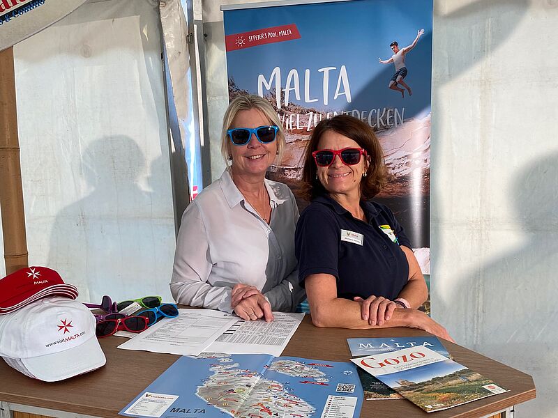 Partner des Events: Margit Strohm (Air Malta, links) und Michaela Hempel (Malta Tourism)