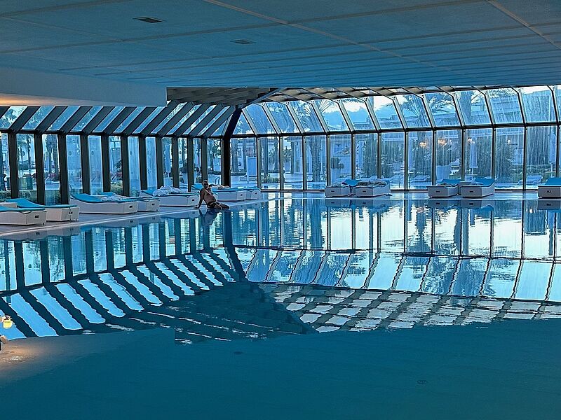 Der Indoor-Pool ermöglicht auch in der kühlen Jahreszeit kleine Schwimmrunden. In diesem Winter wird das Haus aufgrund von Renovierungen allerdings geschlossen.