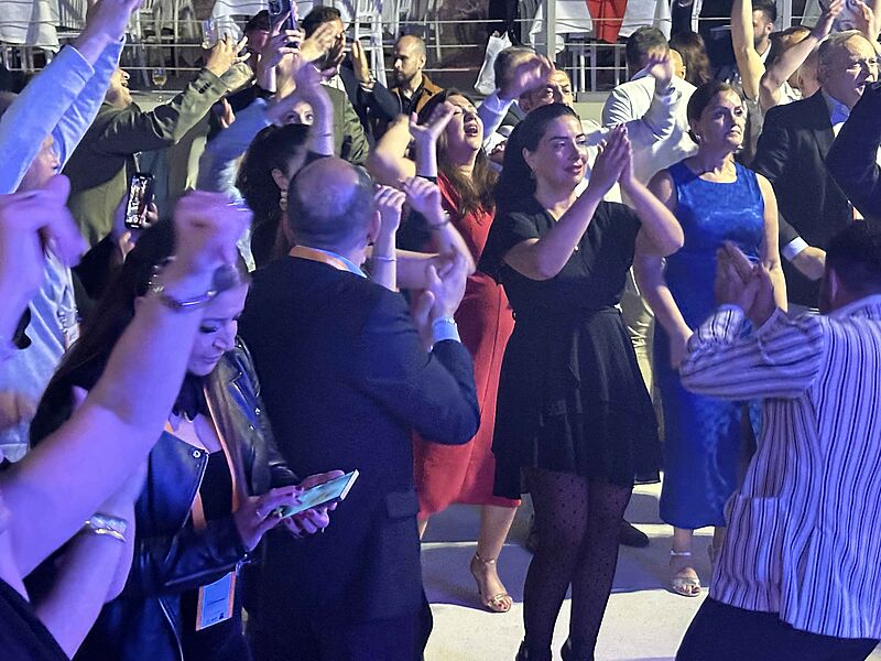 Gute Stimmung mit Live-Musik im „Halikarnossos“