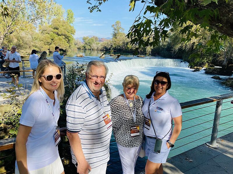 Von links: Carina Driessen (Service Center Ferien), Klaus-Werner und Katharina Niessen (First Reisebüro Georgsmarienhütte) und Senaj Goro (Flug Ferien)