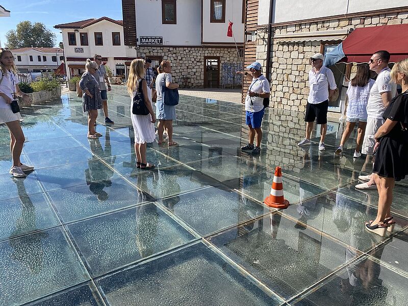 In Side wurden in den vergangenen Jahren viel Ausgrabungen freigelegt und mit Glas überdacht