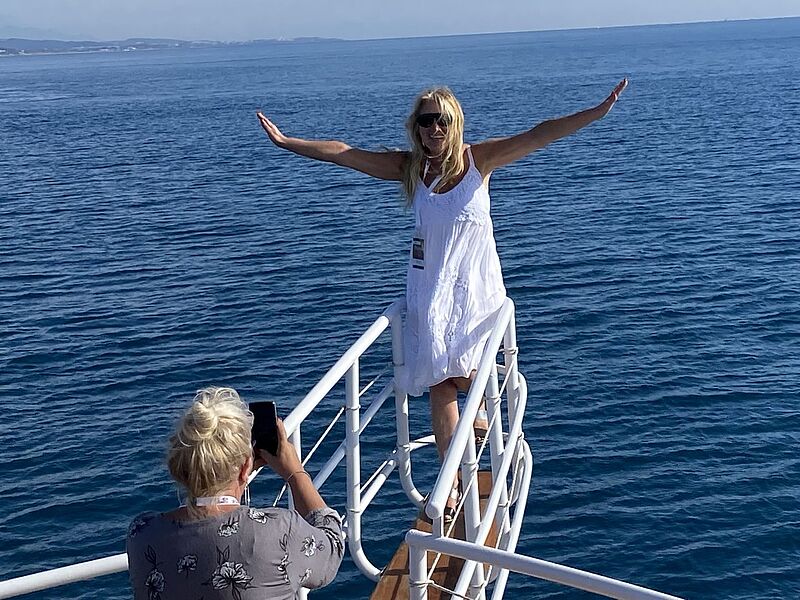 Über dem Bugspriet: Birgit Kullik vom gleichnamigen Reiseservice in Wuppertal