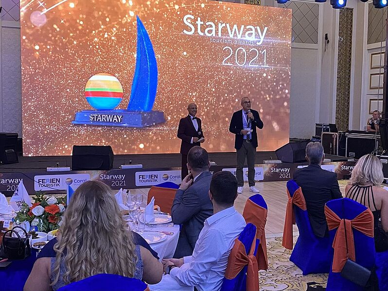 Eröffnung des Gala Abends: Deutschland-Chef Koray Cavdir (rechts) und Vertriebschef Ender Karadag bei der Begrüßung