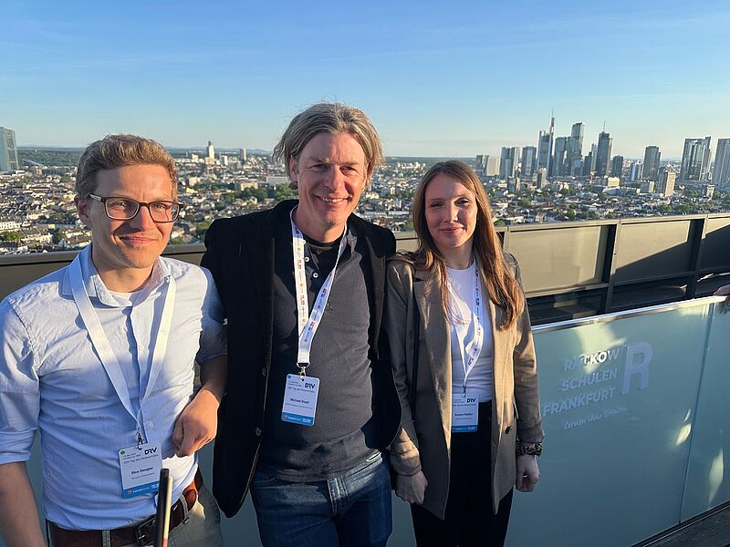 Michael Vivell, Inhaber des Derpart Reisebüros Vivell in Landsberg am Lech (Mitte), mit den DRV-Kollegen Susann Radtke und Rico Dengler