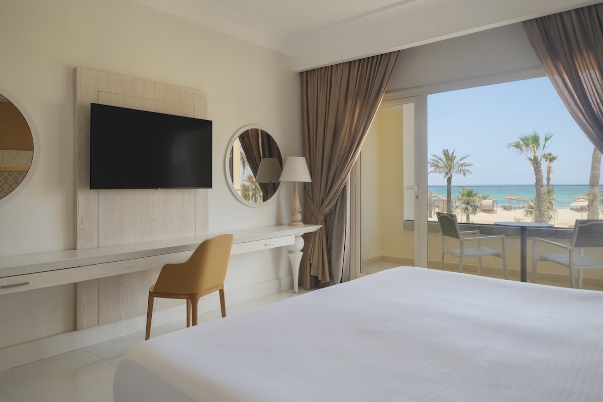 Iberostar Beachfront Resorts setzt 2026 mit renovierten Hotels und Modernisierungen neue Maßstäbe – von Montenegro bis Fuerteventura, Mallorca, Kreta und Mexiko. Mit 100 Resorts weltweit bietet Iberostar unvergessliche Urlaubserlebnisse – immer mit dem Meer im Blick.