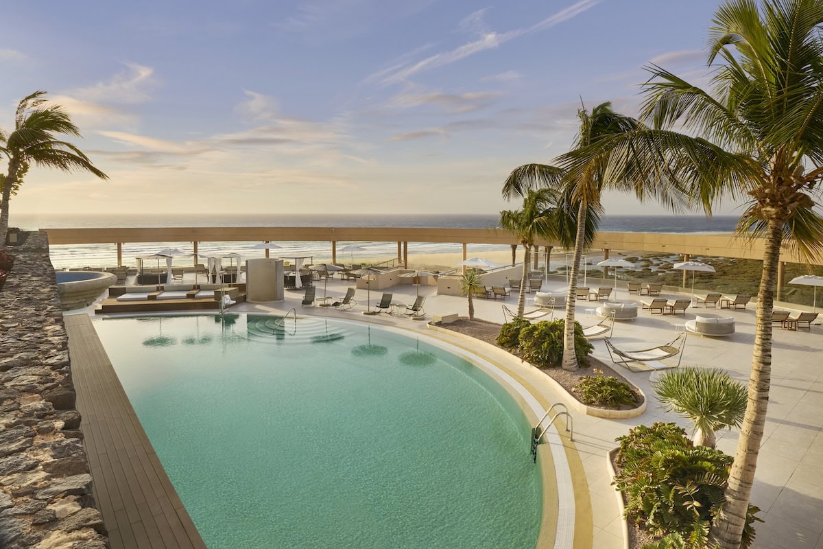 Iberostar Beachfront Resorts setzt 2026 mit renovierten Hotels und Modernisierungen neue Maßstäbe – von Montenegro bis Fuerteventura, Mallorca, Kreta und Mexiko. Mit 100 Resorts weltweit bietet Iberostar unvergessliche Urlaubserlebnisse – immer mit dem Meer im Blick.