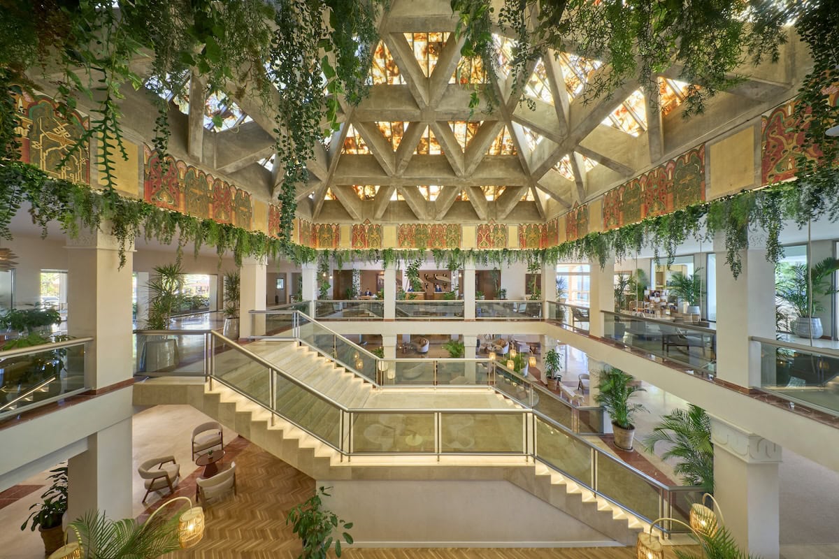 Iberostar Beachfront Resorts setzt 2026 mit renovierten Hotels und Modernisierungen neue Maßstäbe – von Montenegro bis Fuerteventura, Mallorca, Kreta und Mexiko. Mit 100 Resorts weltweit bietet Iberostar unvergessliche Urlaubserlebnisse – immer mit dem Meer im Blick.