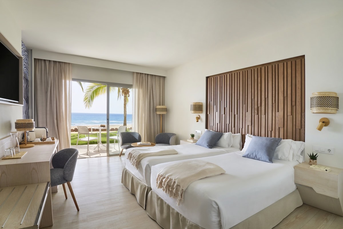Iberostar Beachfront Resorts setzt 2026 mit renovierten Hotels und Modernisierungen neue Maßstäbe – von Montenegro bis Fuerteventura, Mallorca, Kreta und Mexiko. Mit 100 Resorts weltweit bietet Iberostar unvergessliche Urlaubserlebnisse – immer mit dem Meer im Blick.