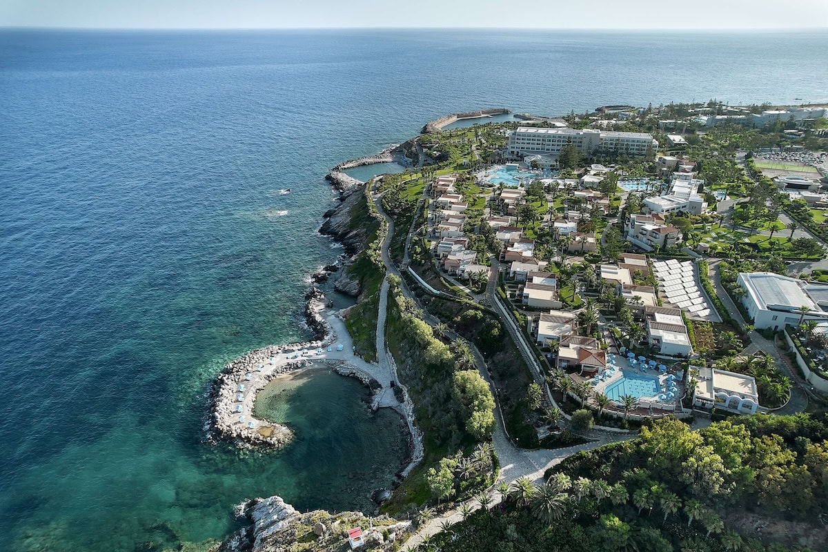 Iberostar Beachfront Resorts setzt 2026 mit renovierten Hotels und Modernisierungen neue Maßstäbe – von Montenegro bis Fuerteventura, Mallorca, Kreta und Mexiko. Mit 100 Resorts weltweit bietet Iberostar unvergessliche Urlaubserlebnisse – immer mit dem Meer im Blick.