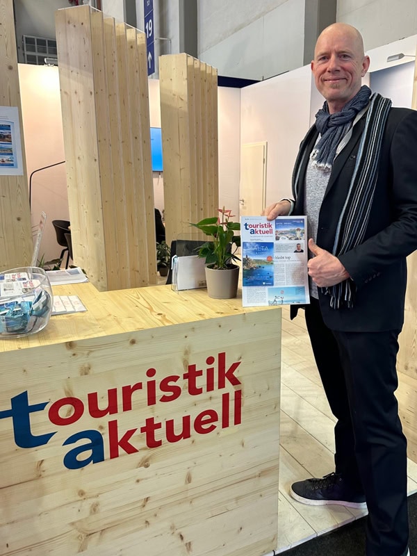 Christian Schlaghecke vom Reisebüro „Große Leute Reisen“, hier am ta-Stand auf der Berliner ITB