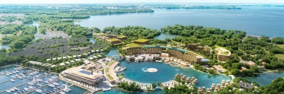Luftaufnahme des neuen Robinson Clubs in China mit moderner Architektur, Yachthafen und grüner Seenlandschaft – nachhaltiges Luxusresort und touristisches Highlight der Region