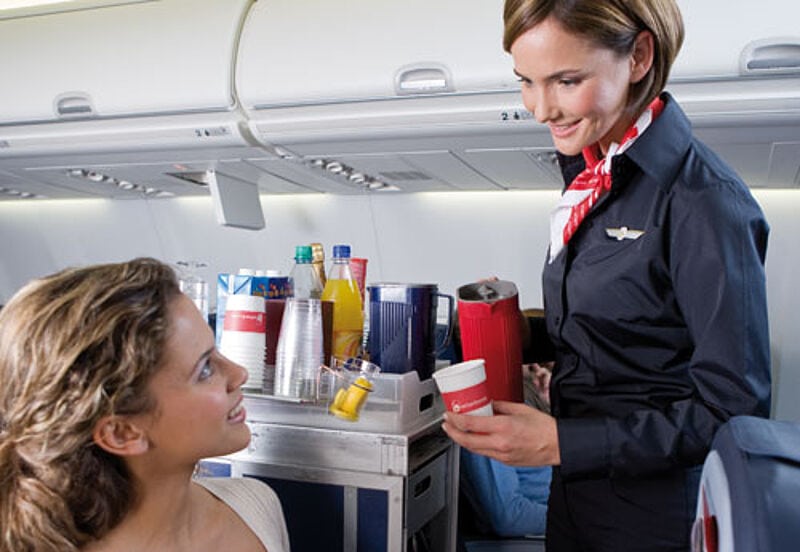Auf Kurz- und Mittelstrecken gibt es Getränke und Snacks künftig nicht mehr kostenlos