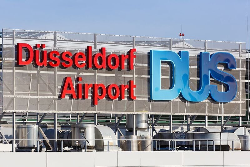 Reisende am Düsseldorfer Flughafen müssen am Freitag mit Verspätungen und Ausfällen rechnen