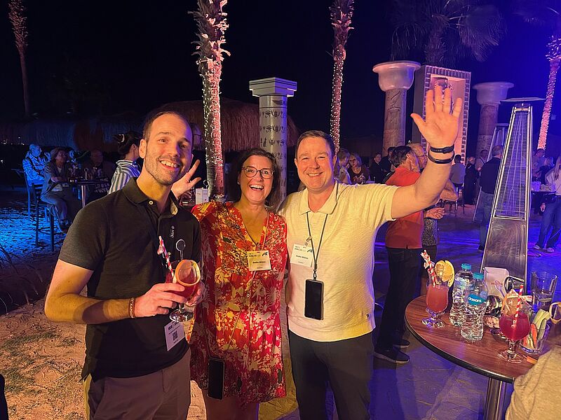 Kristian Blochwitz von MSC Cruises mit Emilia und Andre Wilms vom Emi Reisen in Lich