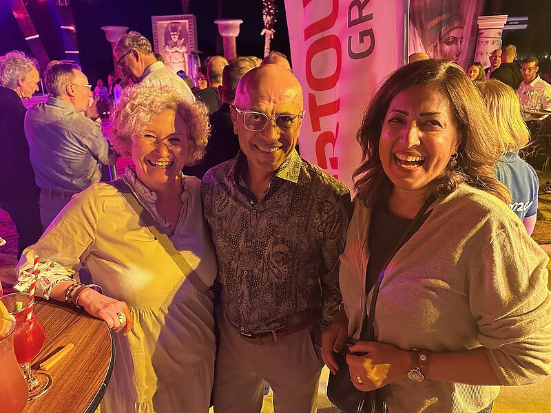 Mit-Gastgeber Ender Karadag (Coral Travel) mit Birgit Aust (Flugbörse/Sonnenklar) und Songül Göktas-Rosati (Bentour)