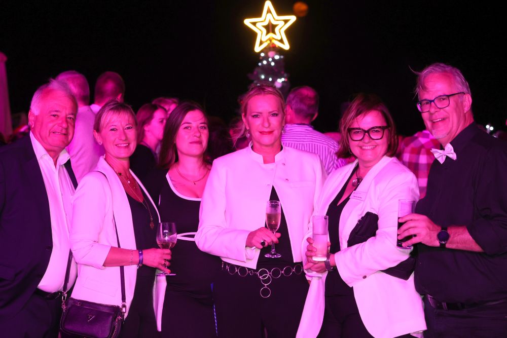 Der Nikolausabend wurde trotz warmer Temperaturen feierlich begangen.