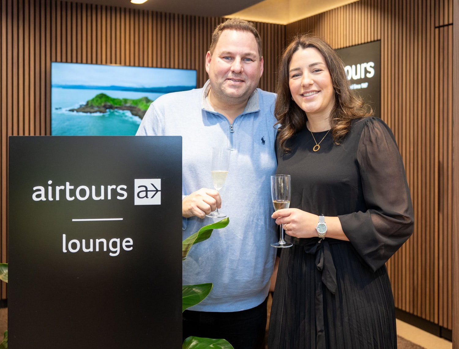 Timo und Christina Berger in der Airtours-Lounge
