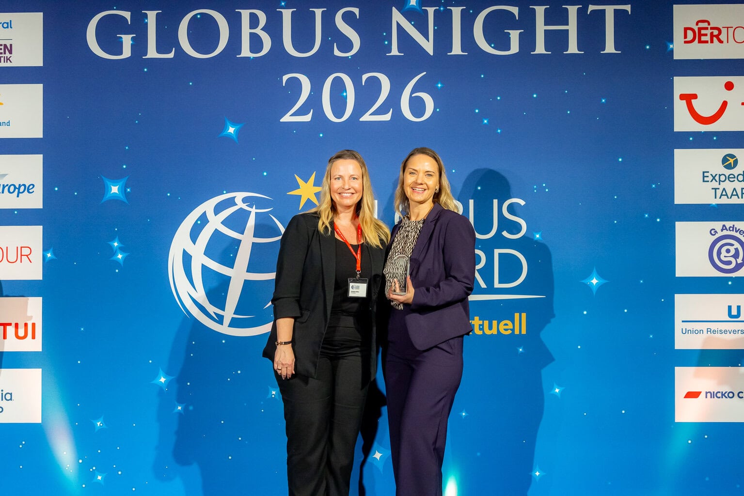 Platz 2 ging wie im Vorjahr an TUI Cruises, vertreten durch Christina Hutton (links) und Sandra Pfützenreuther
