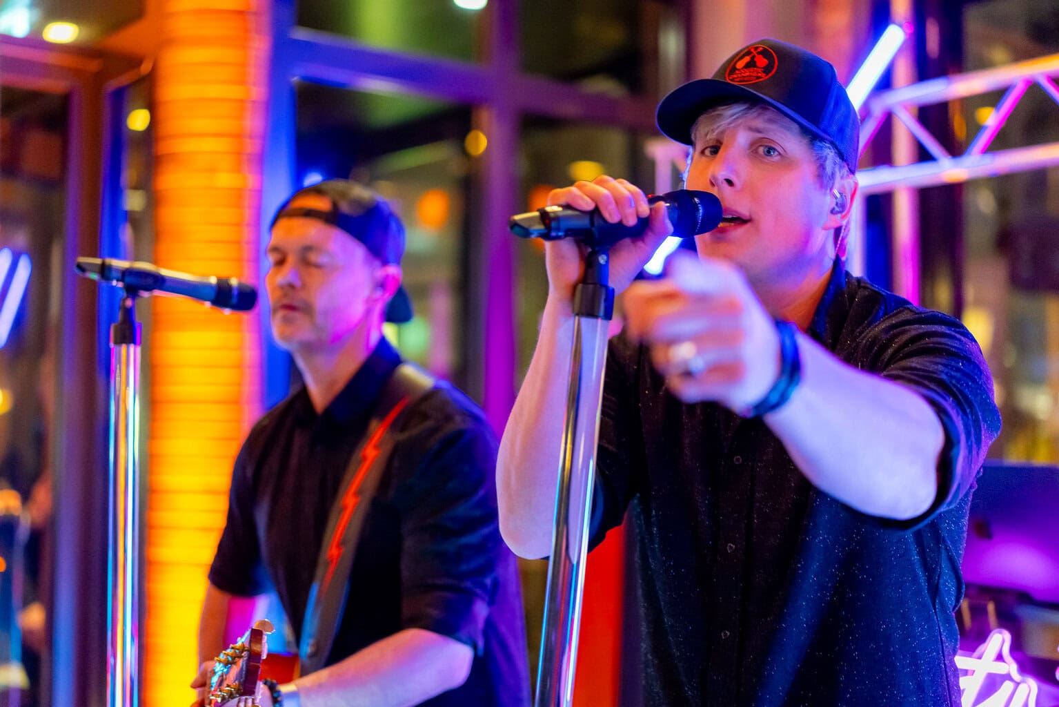 Party-Stimmung mit der Wiesbadener Band Acoustic Champagne