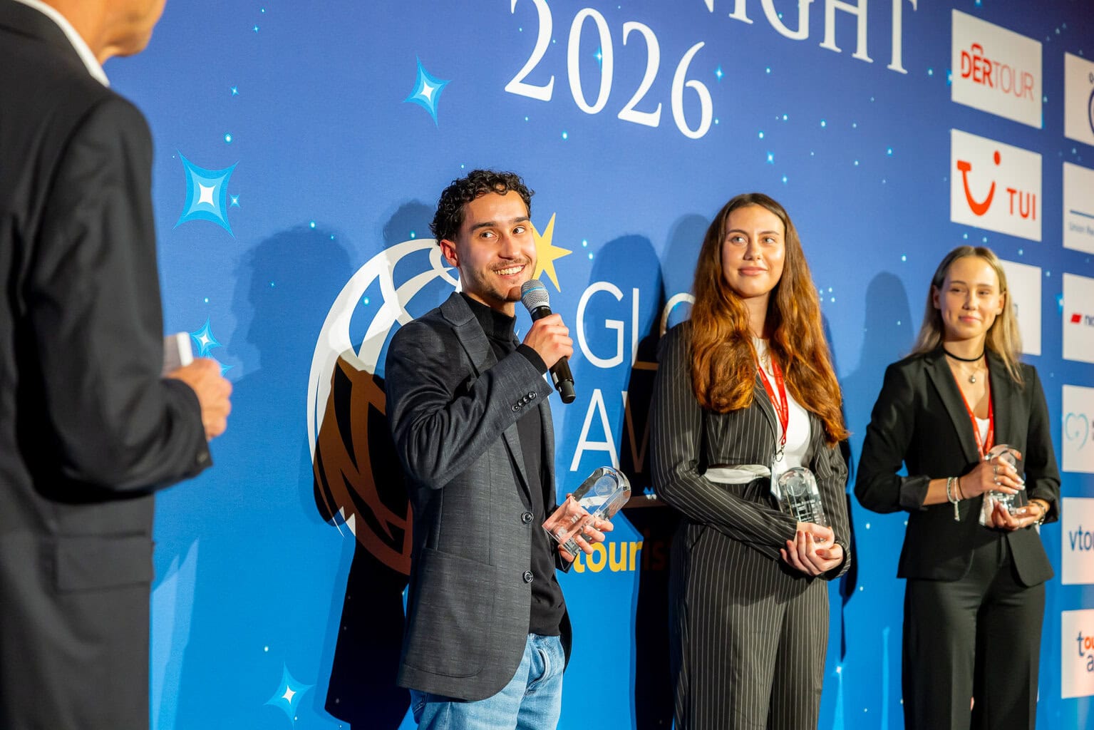 Die besten Azubis 2025 (von links): Felipe Steigerwald (TUI Reisebüro Aschaffenburg), Alexandra Voth (Dertour Reisebüro Hanau) und Leontine Kesseler (City Reisebüro Carmen Schiffer)