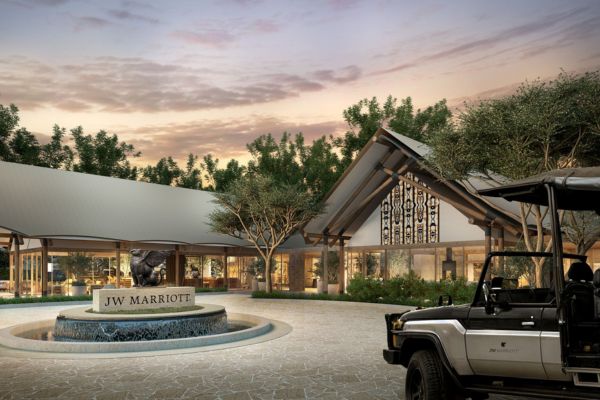 Marriott erweitert sein Safari-Angebot in Kenia mit dem JW Marriott Mount Kenya Rhino Reserve Safari Camp im Solio Game Reservat. Gäste erwarten luxuriöse Zeltunterkünfte, ein Naturschutzzentrum und kuratierte Erlebnisse wie Safaris und Wanderungen. Jetzt mehr erfahren!