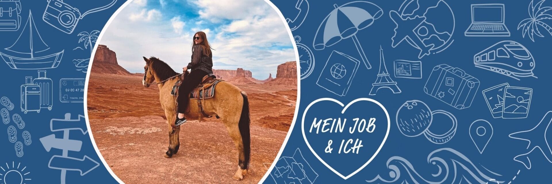 Mein Job und Ich Gina Thielemann Eine Frau mit Sonnenbrille sitzt auf einem Pferd vor einer Wüstenlandschaft mit Felsformationen, eingebettet in einen blauen Hintergrund mit Reisesymbolen.