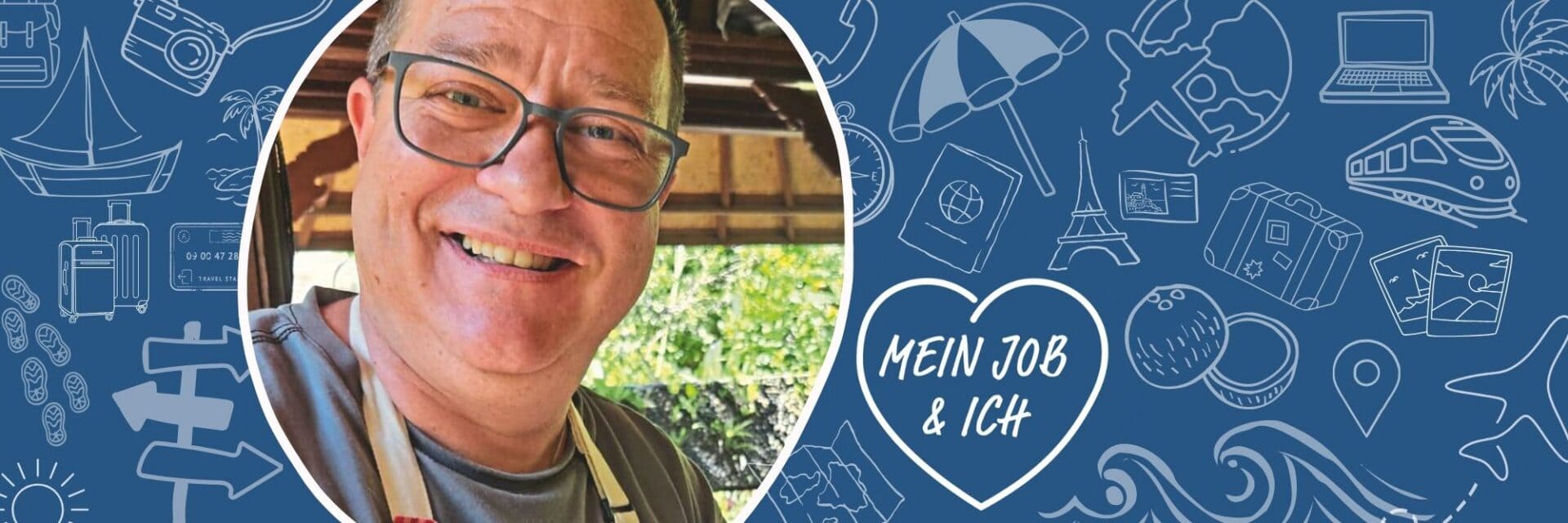 Mein Job und Ich Michael Kesselmeier Ein Porträt eines lächelnden Mannes mit Brille in einem kreisförmigen Ausschnitt vor einem blauen Hintergrund mit weißen Reisesymbolen und dem Text Mein Job & Ich.